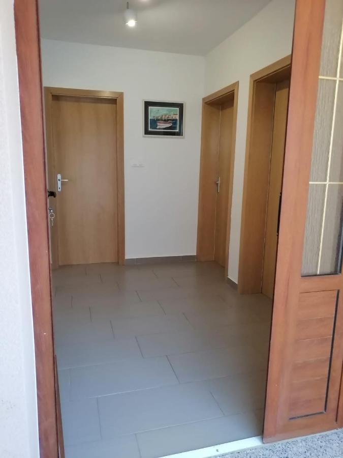 Ena Apartamento Turanj Exterior foto