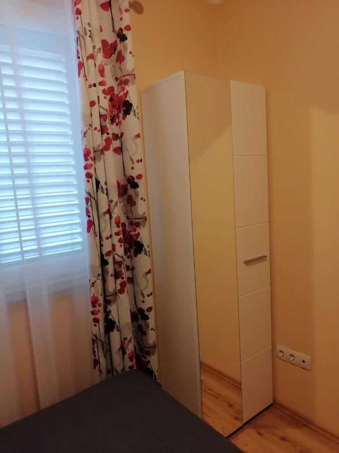 Ena Apartamento Turanj Exterior foto