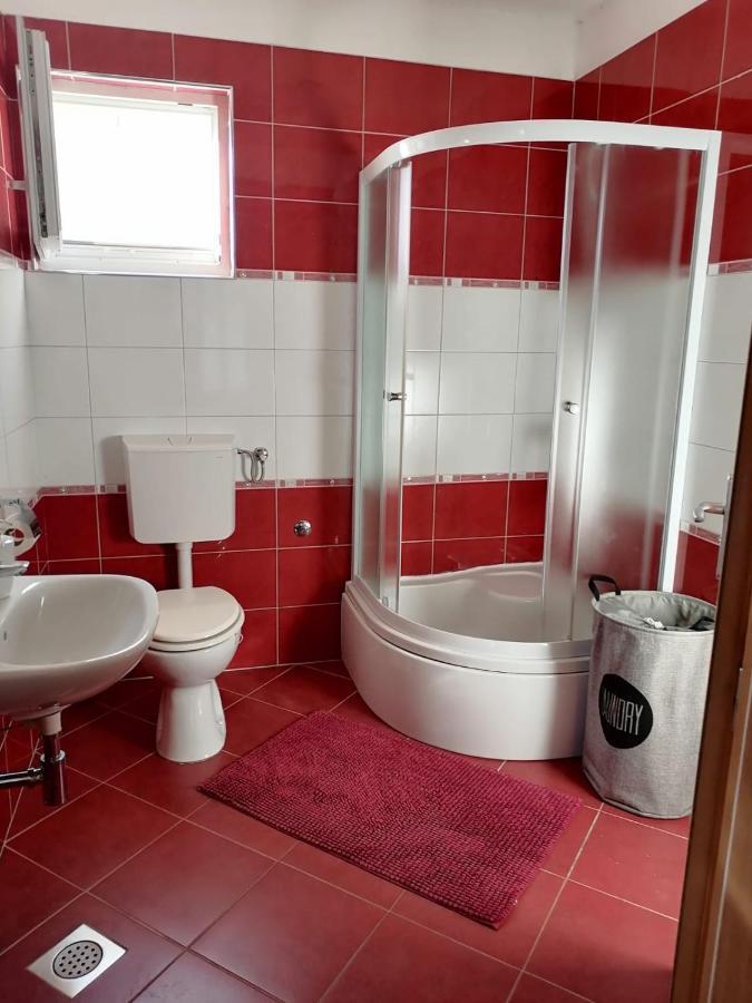 Ena Apartamento Turanj Exterior foto