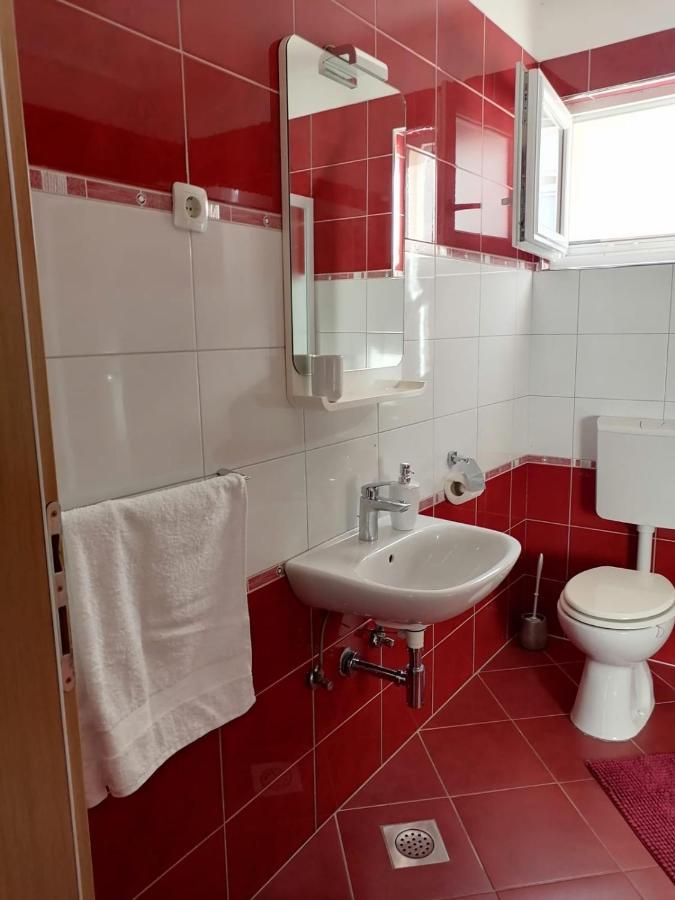 Ena Apartamento Turanj Exterior foto