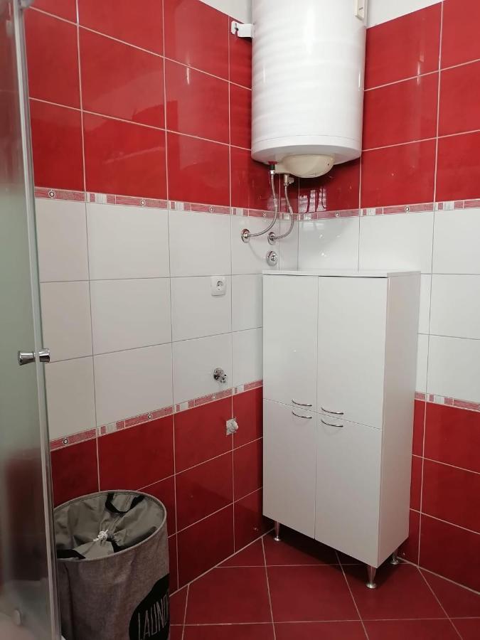 Ena Apartamento Turanj Exterior foto
