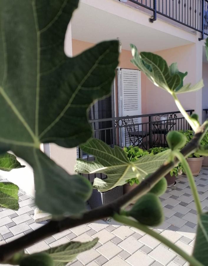 Ena Apartamento Turanj Exterior foto