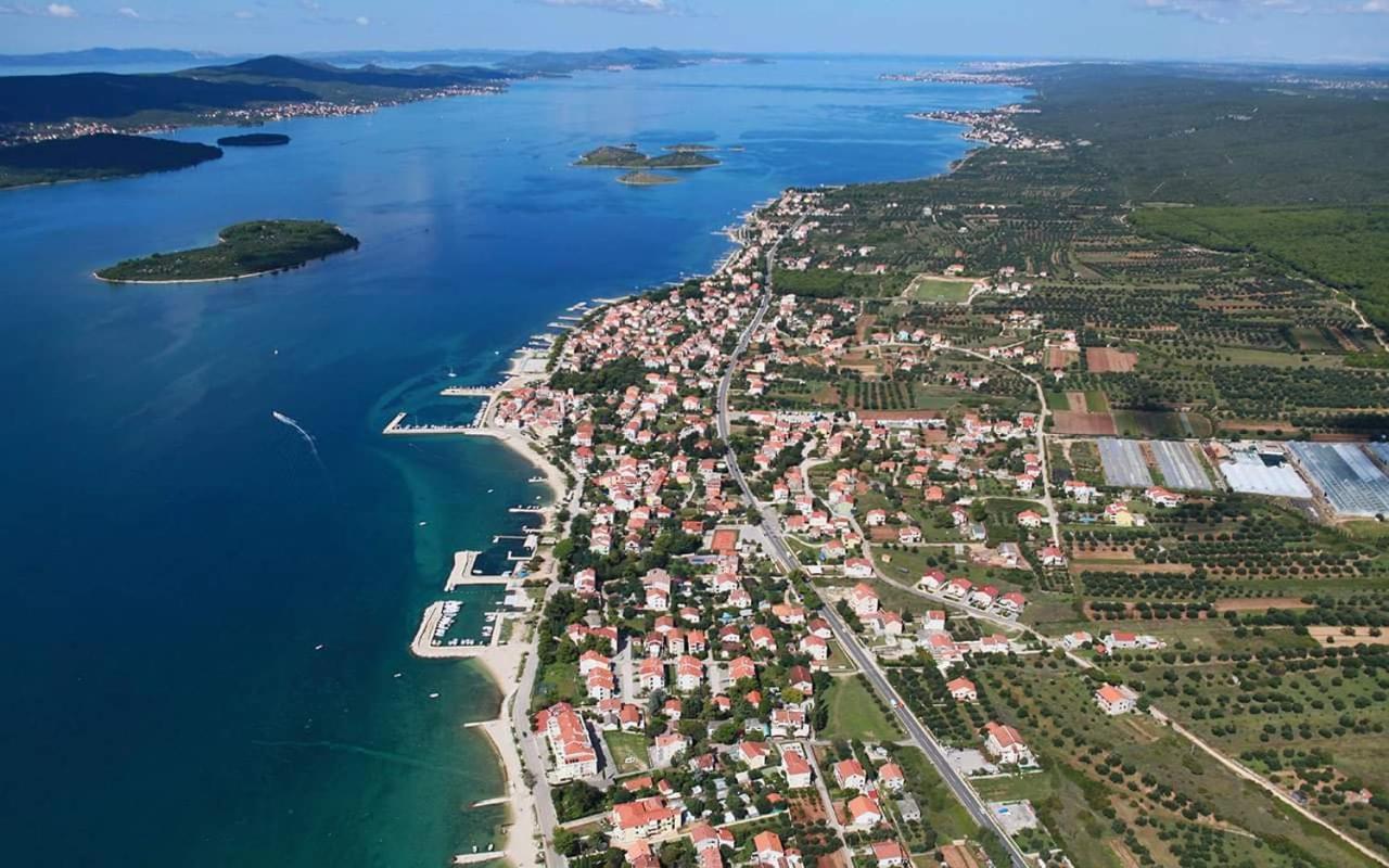 Ena Apartamento Turanj Exterior foto