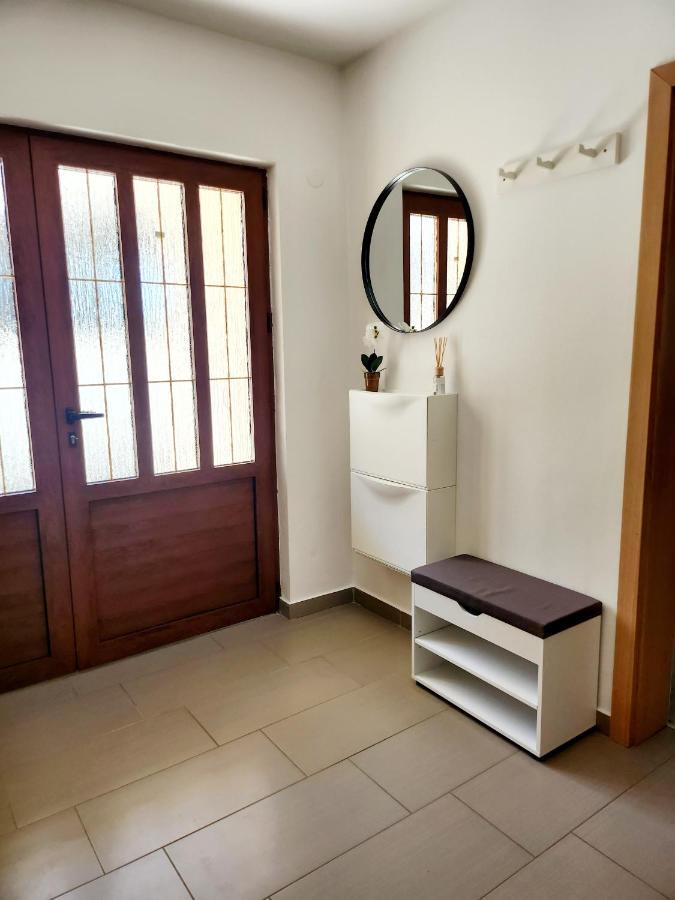 Ena Apartamento Turanj Exterior foto