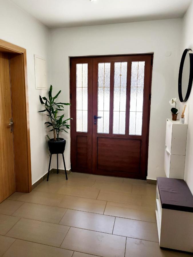 Ena Apartamento Turanj Exterior foto