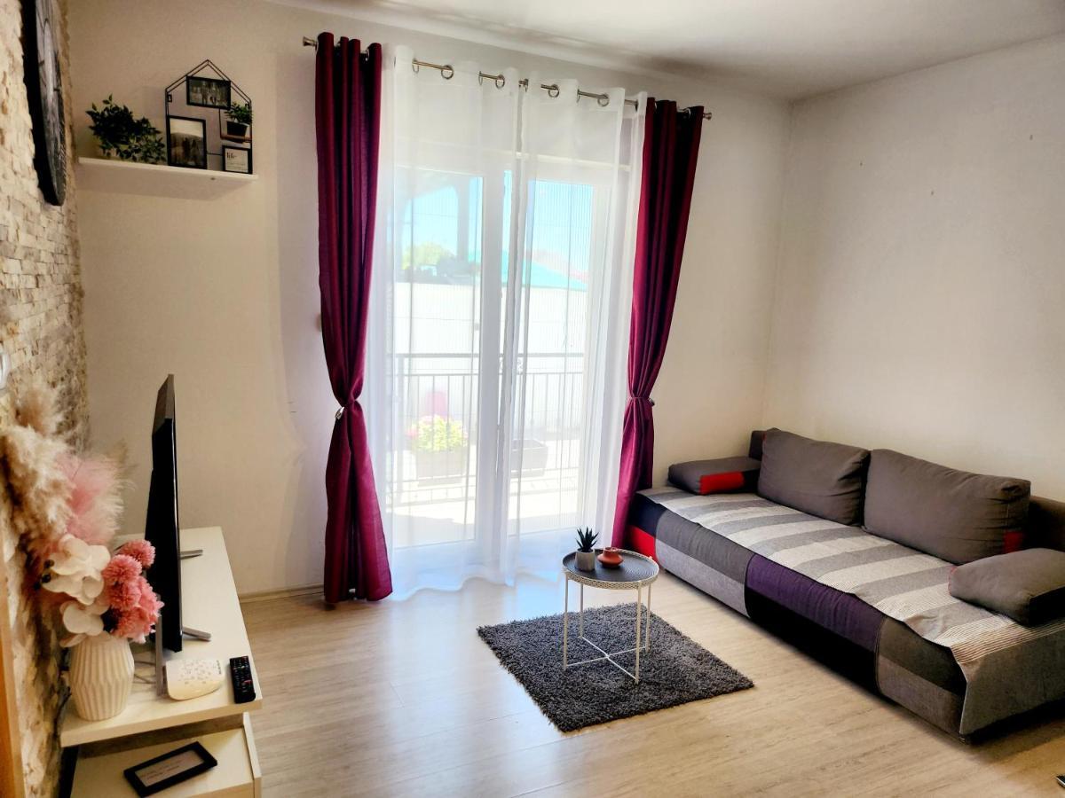 Ena Apartamento Turanj Exterior foto